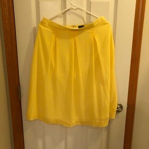 Yellow light weight skirt